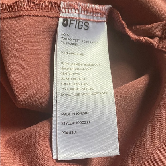 FIGS Scrubs Women’s Size XL Mauve V-Neck Top Style 1000211 Pre-Owned - Picture 4 of 4